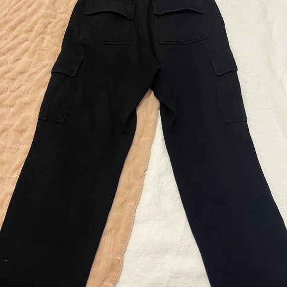 Aritzia Cozy Sweatfleece Mega Cargo™ Sweatpant Regular in black - Picture 2 of 2